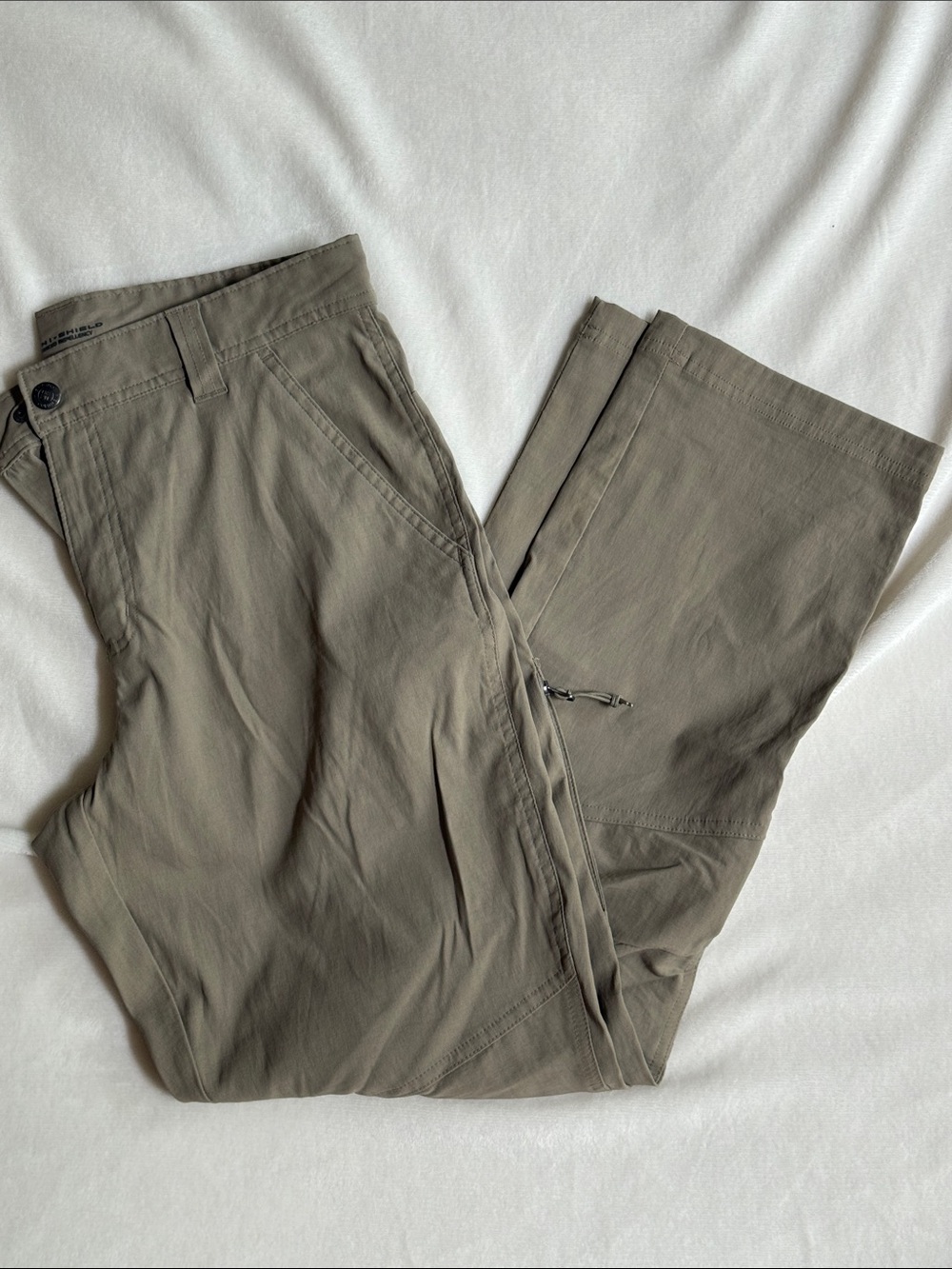 Men's Casual Lightweight Chino Pants. Columbia Omni-shield pants.
